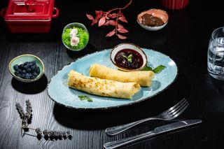 Clătite cu dulceață de vișine