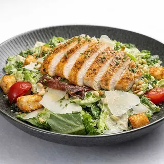 Salata Caesar cu piept de pui