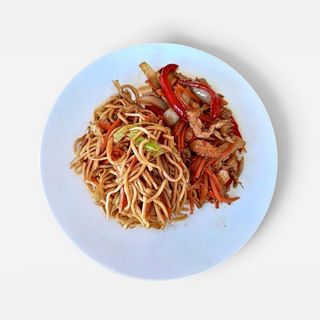 Pui cu legume cu noodles mare