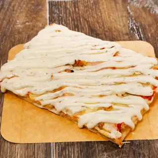 Porción de Kebab De Pollo con salsa de yogurt