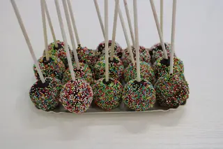 Box 8 cake pops