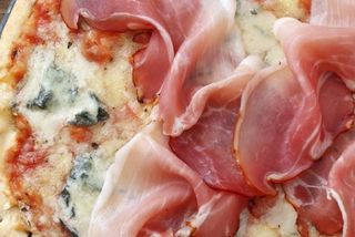 Pizza de gorgonzola y jamón (30 cm.)