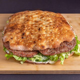 Pljeska XXL sendvič u pizza tijestu