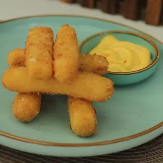 Сырные палочки в кляре