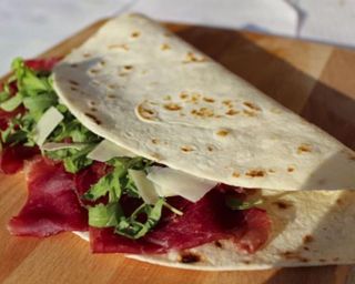Piadina bresaola, grana e rucola