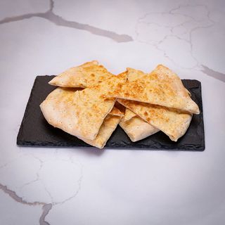 Foccacia cu mozzarella si usturoi