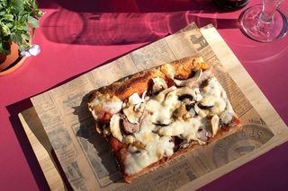 Pizza Jamón York Y Champiñones (17.5 x 22.5 Cm.)