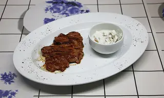 საქონლის სტეიკი სოკოს სოუსით