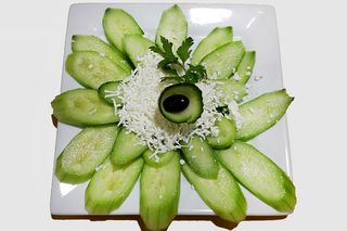 Салата краставици със сирене (300г)