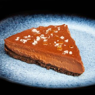Tarta de chocolate, aceite y sal