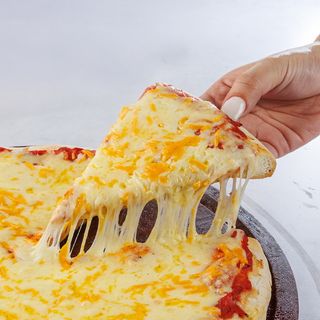Pizza Cuatro Quesos (30 Cm.)