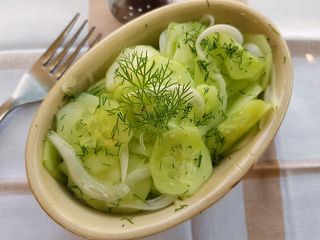 Salată de castraveți