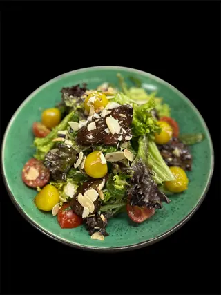 Теплий салат з курячою печінкою (250 г)