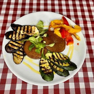 Medaglioni di seitan con verdure grigliate