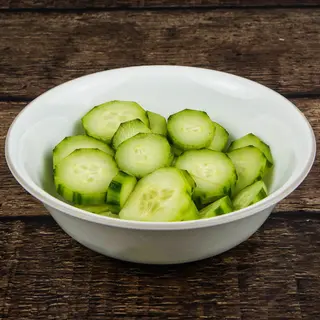 Salată de castraveți verzi