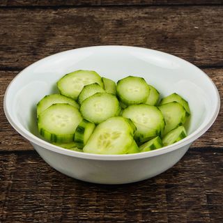 Salată de castraveți verzi