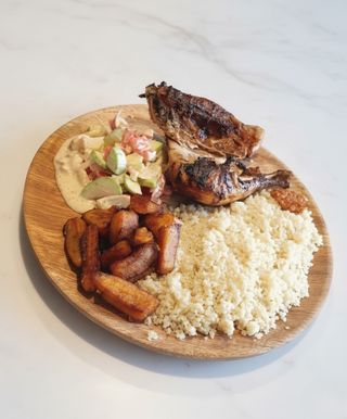 ½ Poulet Braisé & Alloco & Attiéké