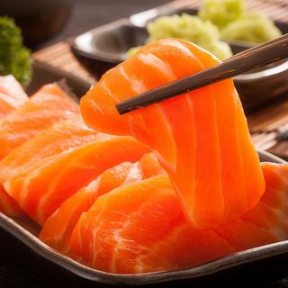 Sashimi de salmón (6 uds.)