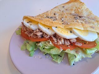 Crêpes roll tuna & eggs
