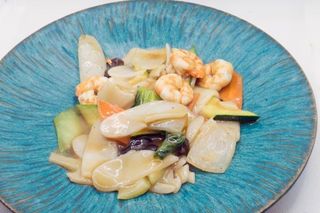 Gnocchi di riso con gamberi e verdure