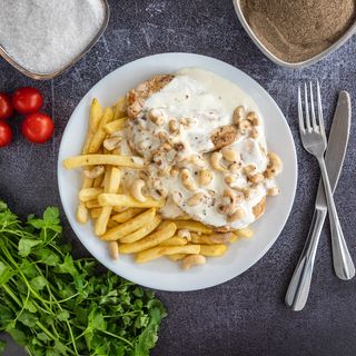 Piletina sa indijskim orasima sa prilogom