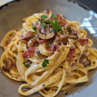 Tagliatelles À La Crème Fraîche (Poulet ou Crevettes)