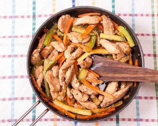 68. Пилешки лентички със зеленчуци (800г)