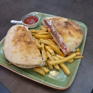Sendvič sa pršutom 400 gr