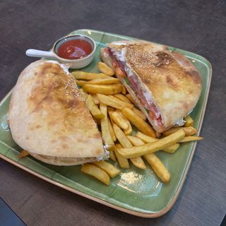 Sendvič sa pršutom 400 gr