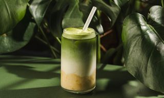 ცივი მწვანე მატჩა ბანანით