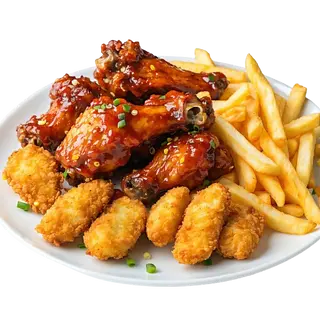 Alitas De Pollo Con Nuggets Y Patatas
