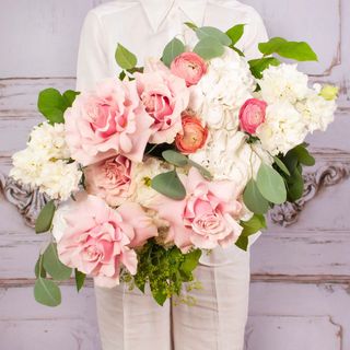 Buchet aniversar cu trandafiri roz