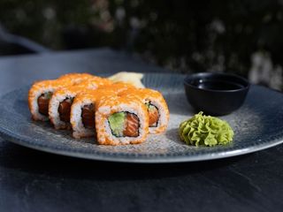 Каліфорнія з лососем (340g)