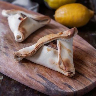 Empanada de carne al limón