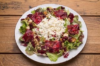 Cvekla salata sa mekanim kozijim sirom