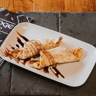 Clatite cu banane, finetti, biscuiti