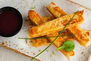 Хрупкави кашкавалчета със сладко от пипер и чушки (250г)