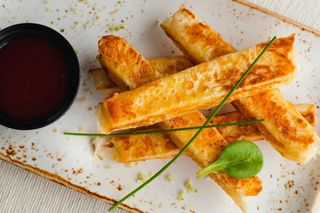 Хрупкави кашкавалчета със сладко от пипер и чушки (250г)