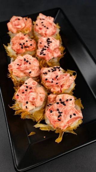 Рол Вулкан з тунцем