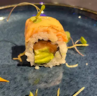 161.Crazy salmón roll (8 uds.)