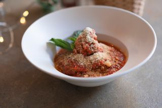 Albóndigas napolitanas (ración)