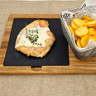 Pui cu sos dijon cu rondele de cartofi