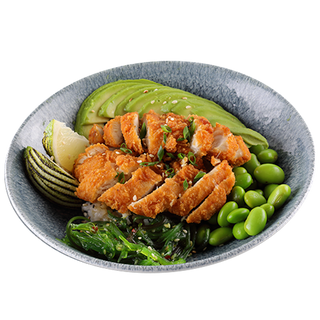 50. Sushi bowl z chrupiącym kurczakiem