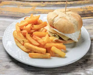 Menú: Hamburguesa + Patatas + Bebida
