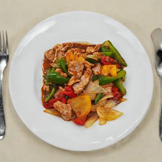 416. Manzo con peperoncino fresco 尖椒牛肉