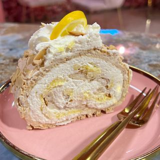 Meringue roll