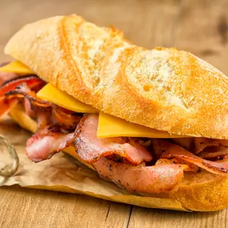 Bocadillo De Beicon Y Queso