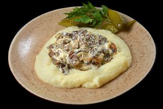 Бефстроганов з картопляним пюре (350г)