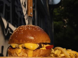 CНEESY BURGER