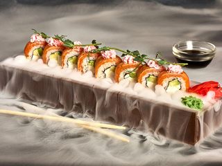 Філадельфія з обпаленим лососем та авокадо (250/30/20g)